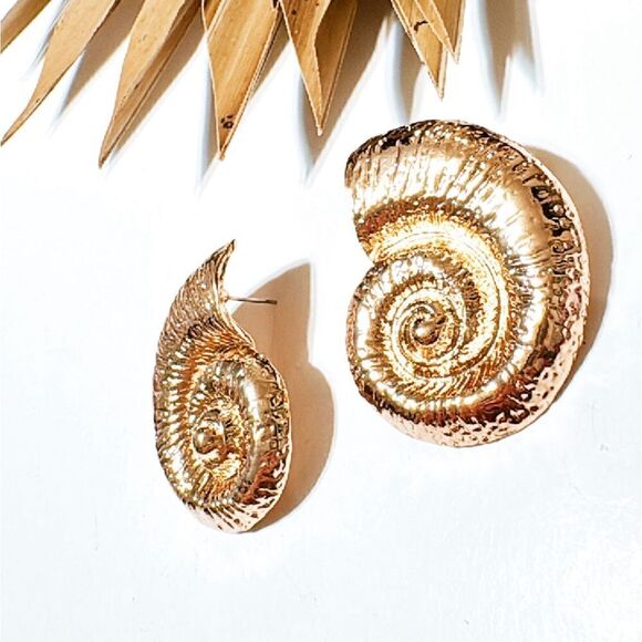 Seashell stud earrings M354 - Picture 4 of 5